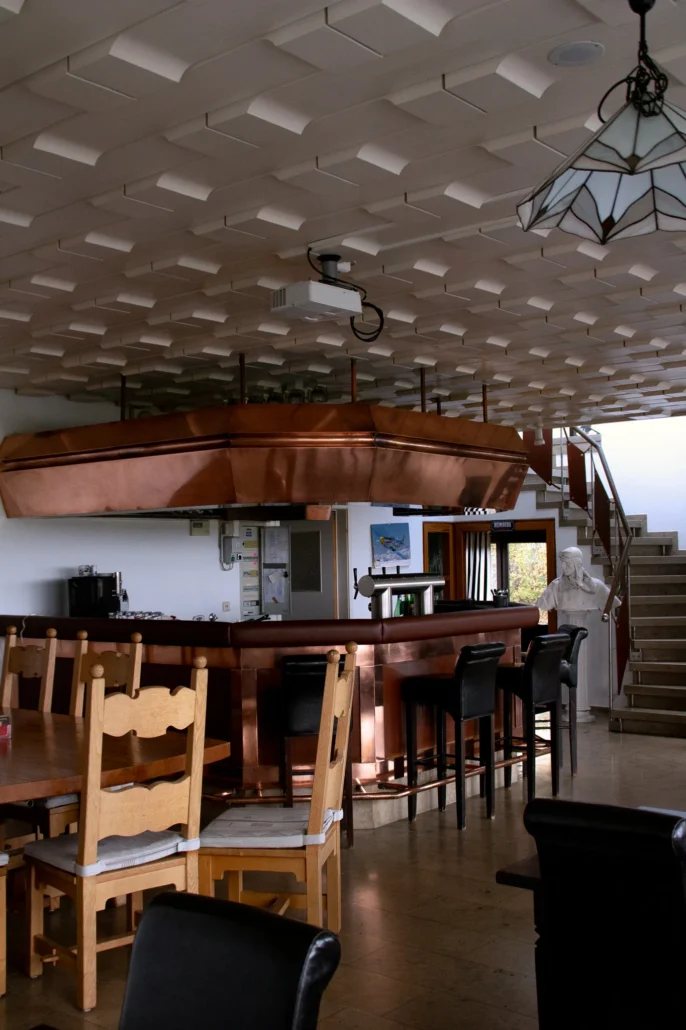 Die Theke im Flugplatzrestaurant